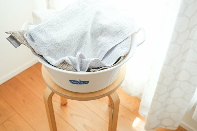 ぴょこさんスツールと洗濯カゴ