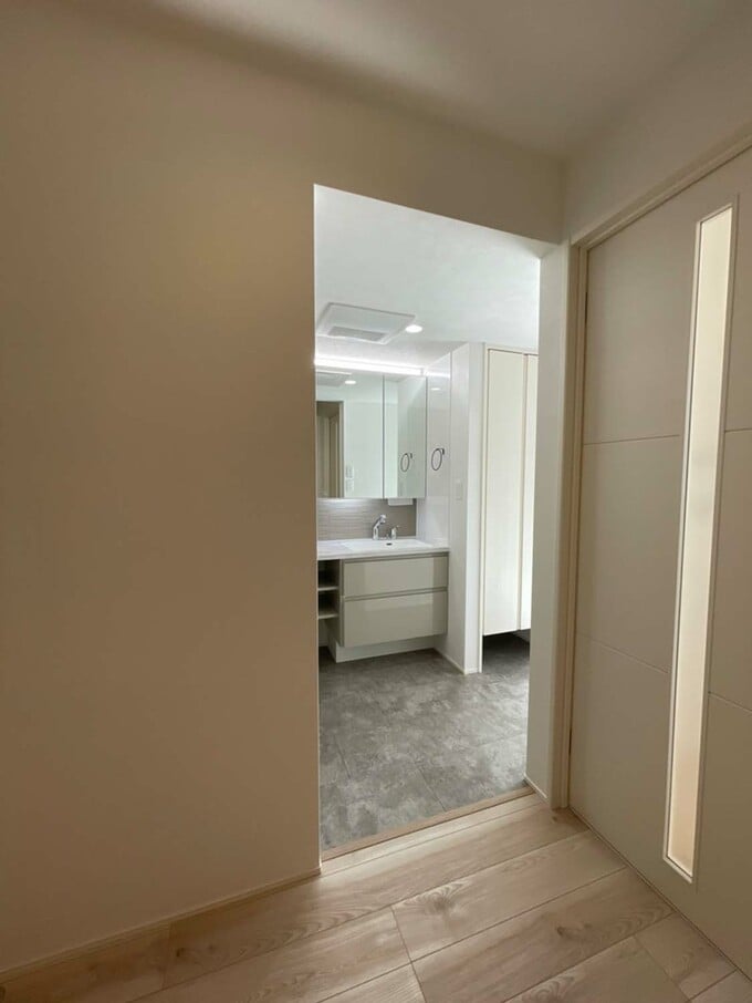 ドアのない洗面所