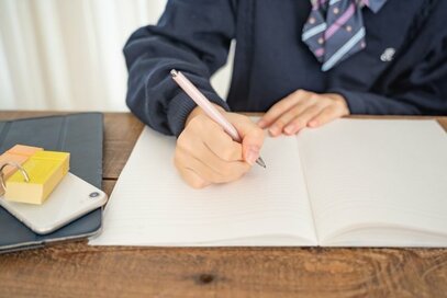 教育費って、結局いくら貯めればいいの？「1人500万円」の根拠と内訳