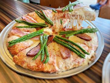 このピザふかふかすぎる…！直径50cm、厚さ3cmに衝撃