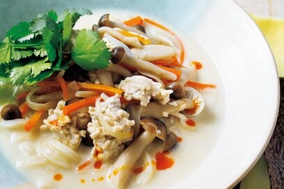 40代、ダイエットにおすすめの「豆乳鶏胸ひき肉うどん」レシピ。スープを飲んでも470kcal以下で食べごたえもたっぷり