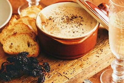 手軽につくれるビストロ風つまみ2品。缶づめとは思えないクオリティでリッチな気持ちに