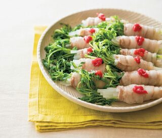 肉と野菜が同時にとれる！蒸すだけのごちそう肉巻き