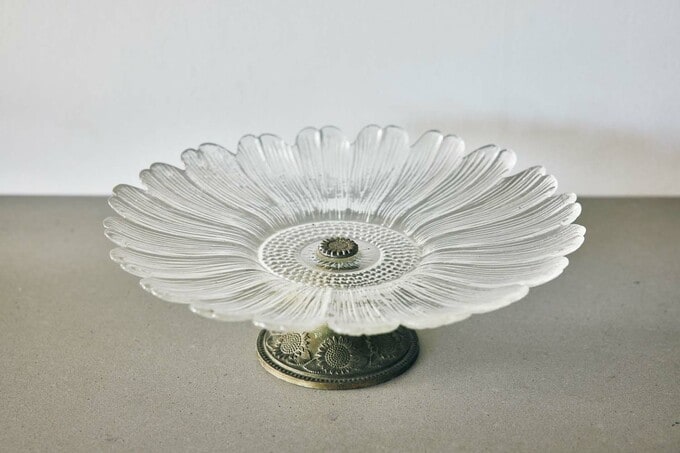 ガラス製のコンポート皿