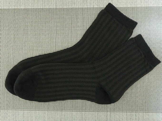 「吸湿発熱 ブラック柄アソート(婦人ショートクルー丈)」110円/税込 サイズ:23~25cm、材:ポリエステル、レーヨン、ポリウレタン