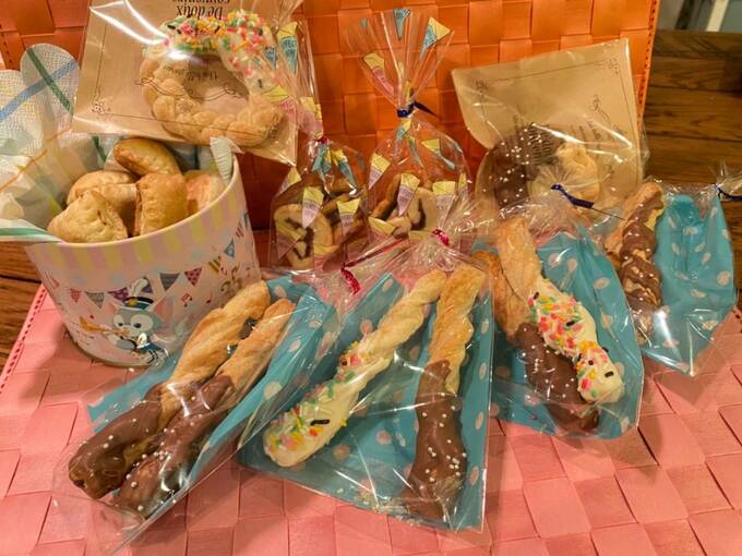 ラッピングされた手づくりお菓子