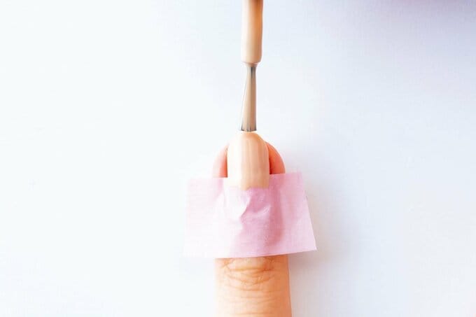 爪上半分にネイル