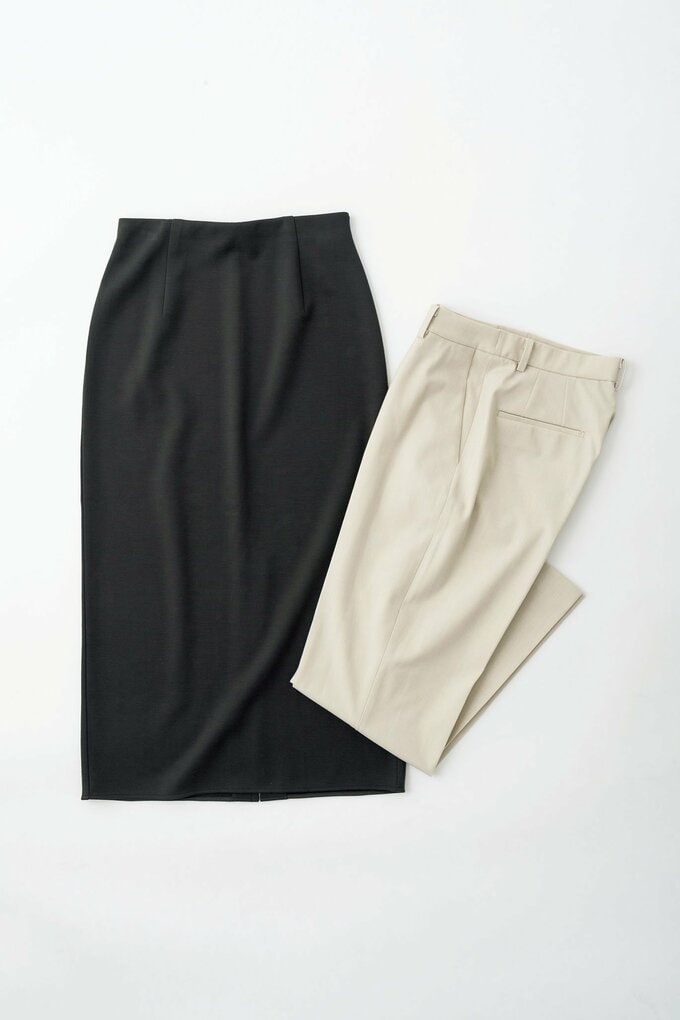 グレーナロースカートとナチュラルパンツ