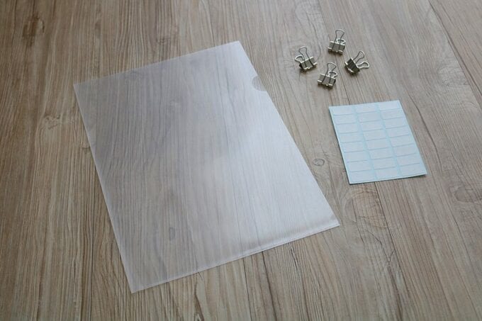 クリアファイルとクリップ