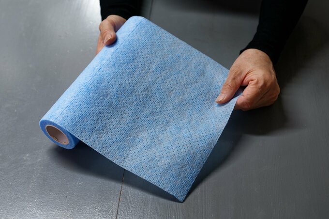 スポンジの代わりにロール状の「不織布」をその都度ミシン目に切って使い捨てしています