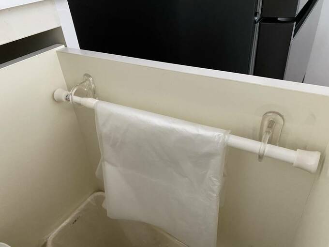つっぱり棒にゴミ袋