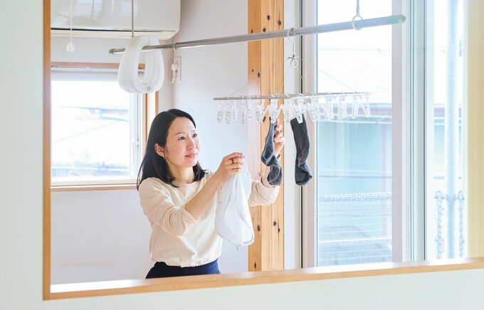 洗濯物を干している様子