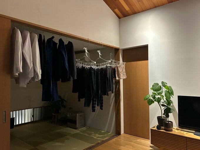 和室のかもいにかけています