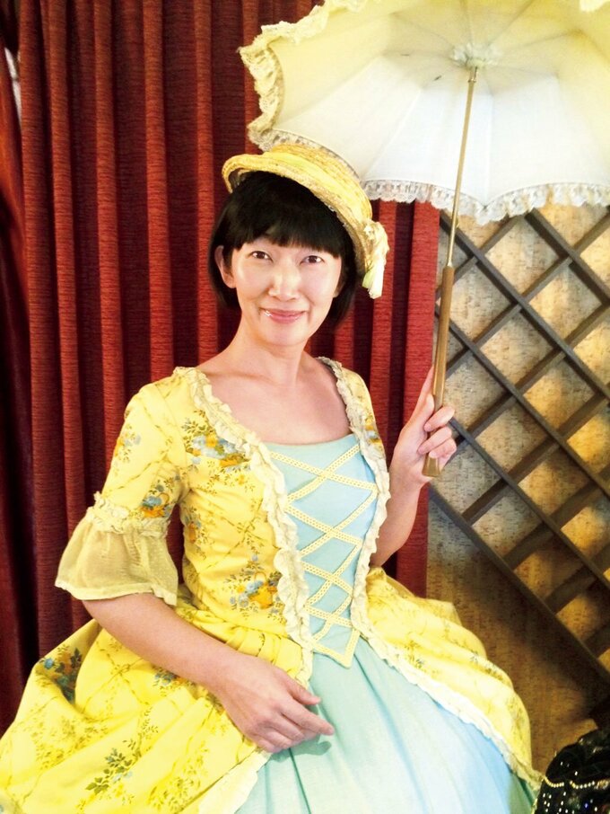 黄色のドレス川村さん