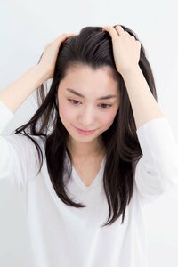 逆側に分け目をつける