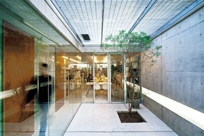 【二世帯住宅事例】密集地なのに開放的！アトリエ兼二世帯住宅