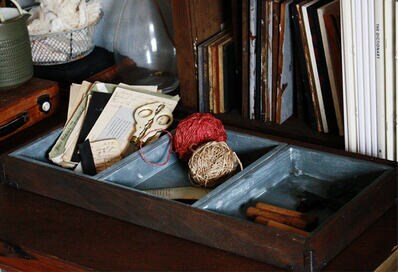 100均の木箱のペイントがコツ！「モルタル風」仕切りボックスをDIY