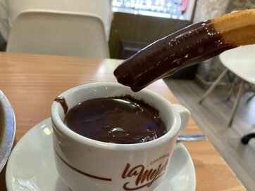 日本とスペインで違う「飲み物」事情。激甘なチョコレートドリンクに日々大行列