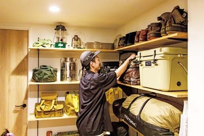 【マンションリノベ事例】専用庭でおうちキャンプもできる！アウトドア感いっぱいの広々空間に