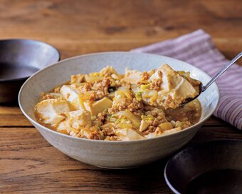 しょうゆだけで味つけがキマる。豆腐入り白菜の鶏そぼろ煮