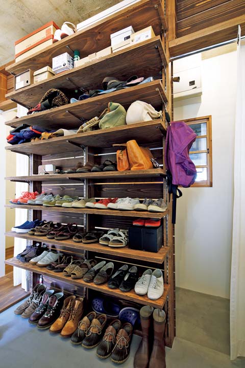 シューズクローゼットを兼ねたウォークインクロゼット