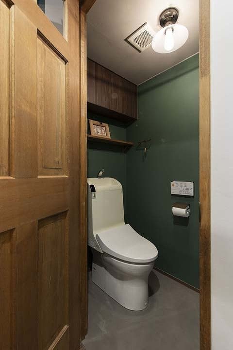 トイレのモスグリーンのクロス