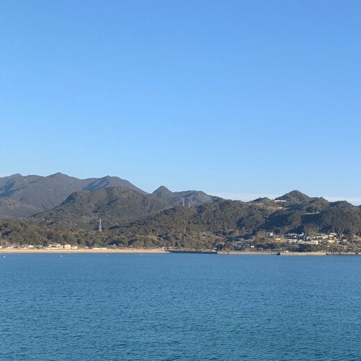 空と山と海が見える景色