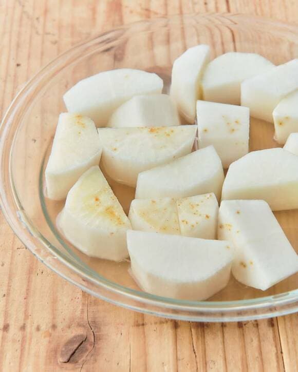 ボウルにカットした大根