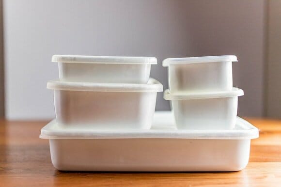 ほうろう製のタッパー