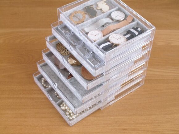 グレーのフェルトを敷く