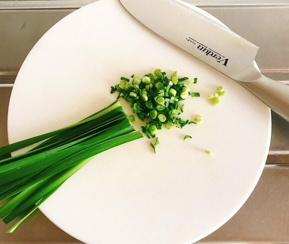 ニラは5mm幅に切る