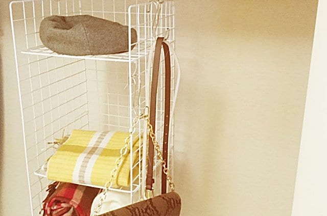 S字フックにバッグ