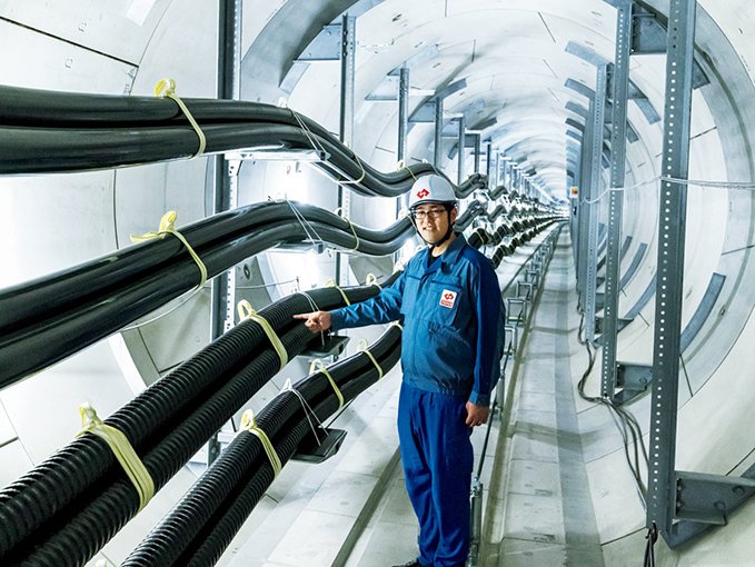 トンネル内のラック