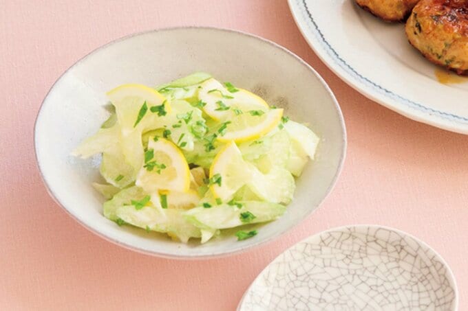 「レモンとセロリのヨーグルトサラダ」のレシピを紹介します