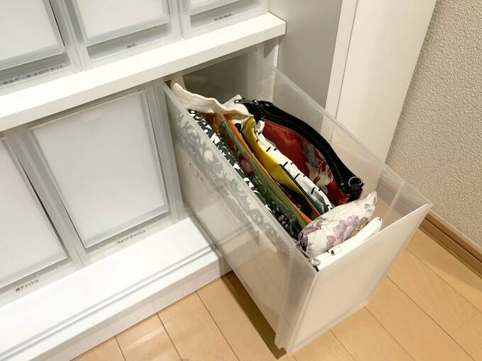 引き出しにバッグ