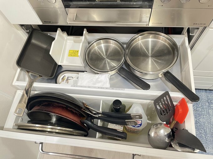 整理されたフライパンや鍋