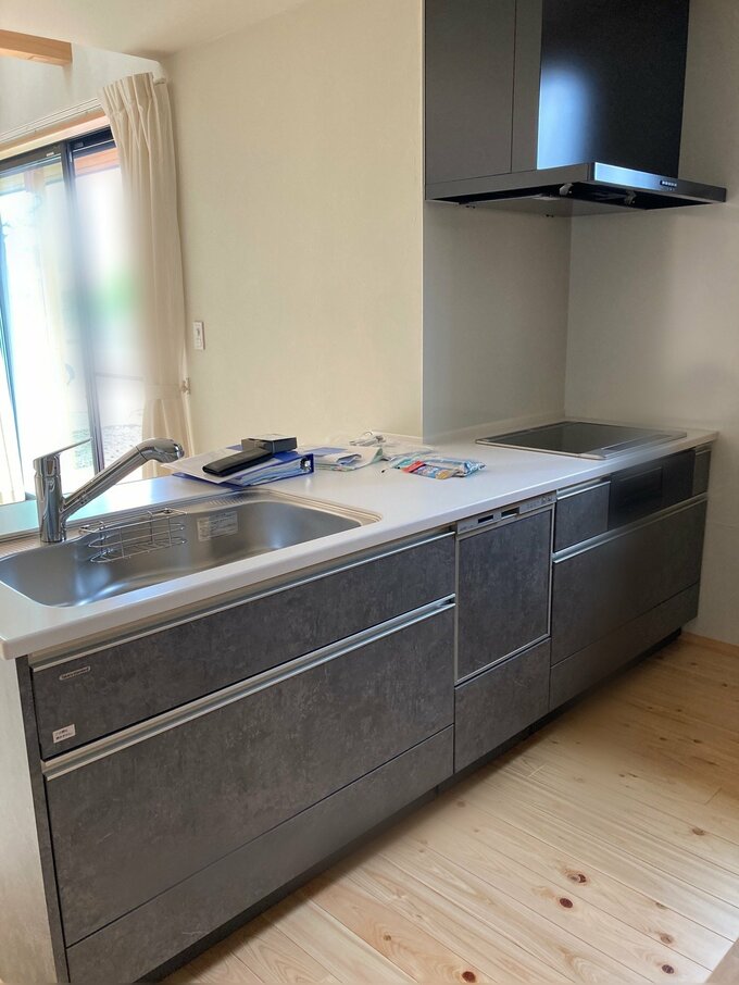 キッチンに設置した浅型の食洗機