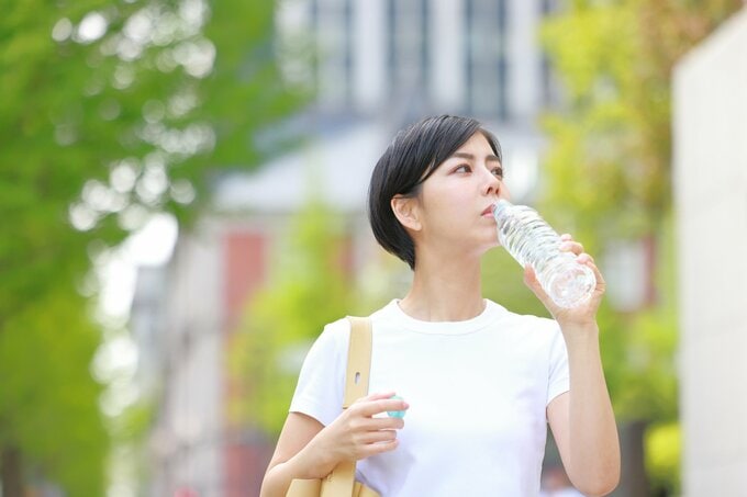 体にいいはずの「水」も摂りすぎると不調の原因に