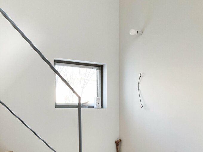 階段横の窓