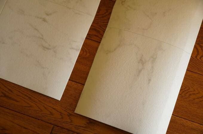 つながっている大理石柄マット