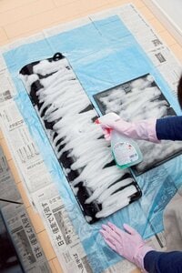 整流板、フィルターを外しキッチン用強力洗剤を塗布