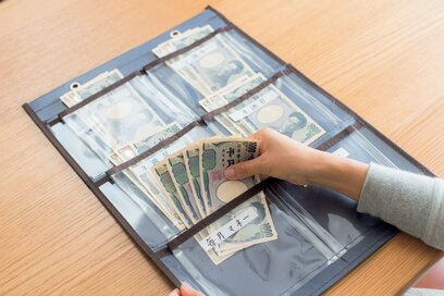 ラクに貯めるなら、100均「ウォールポケット」で家計管理がおすすめ