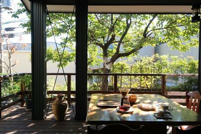 屋根つきテラスや吹き抜けリビングを実現！減築リフォームで少し広めの住まいを使いやすく