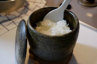 鍋でご飯を炊くのが習慣に。でも、あえて炊飯器を捨てない理由とは