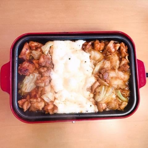 真ん中にミックスチーズを入れた様子