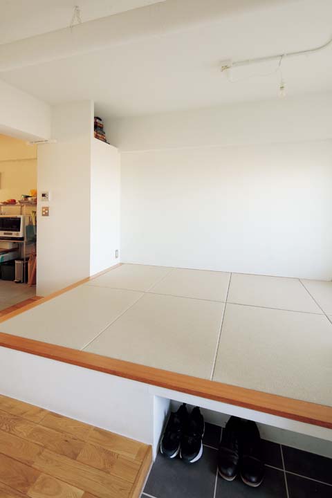 くぼみをつくって靴を置けるようにした玄関の床下