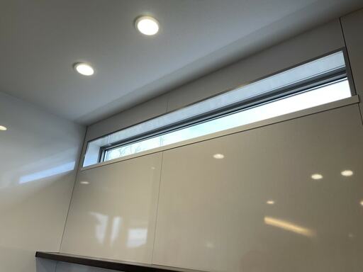 キッチン上のFIX窓