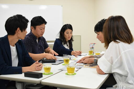 5人で打ち合わせ