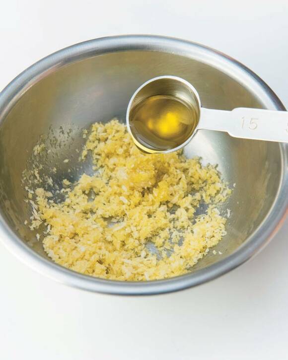 ボウルにパン粉