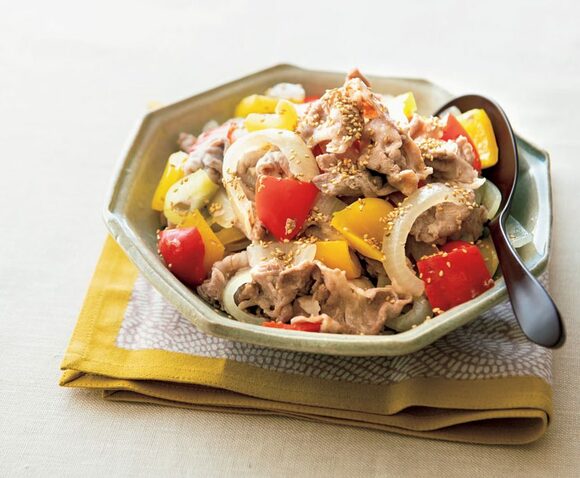 豚こまと2色パプリカのゴマ油蒸し